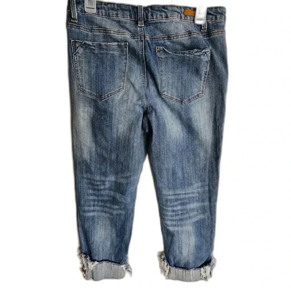 Almost Famous Faded Capris Jeans Size 11 - Picture 3 of 8
